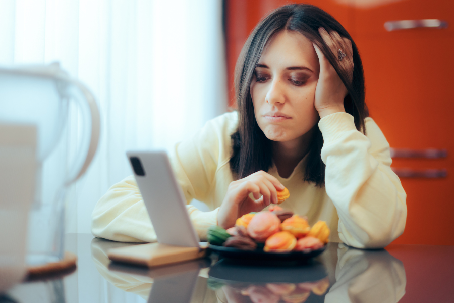 Navigating Emotional Eating: Strategies for Healthy Coping